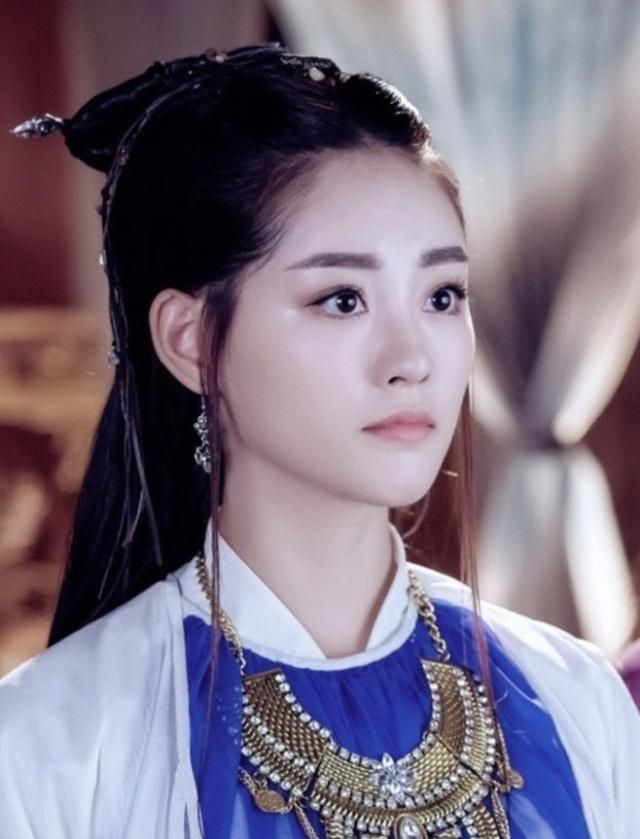 无暇臀山 最诚实的无暇臀山签名海报