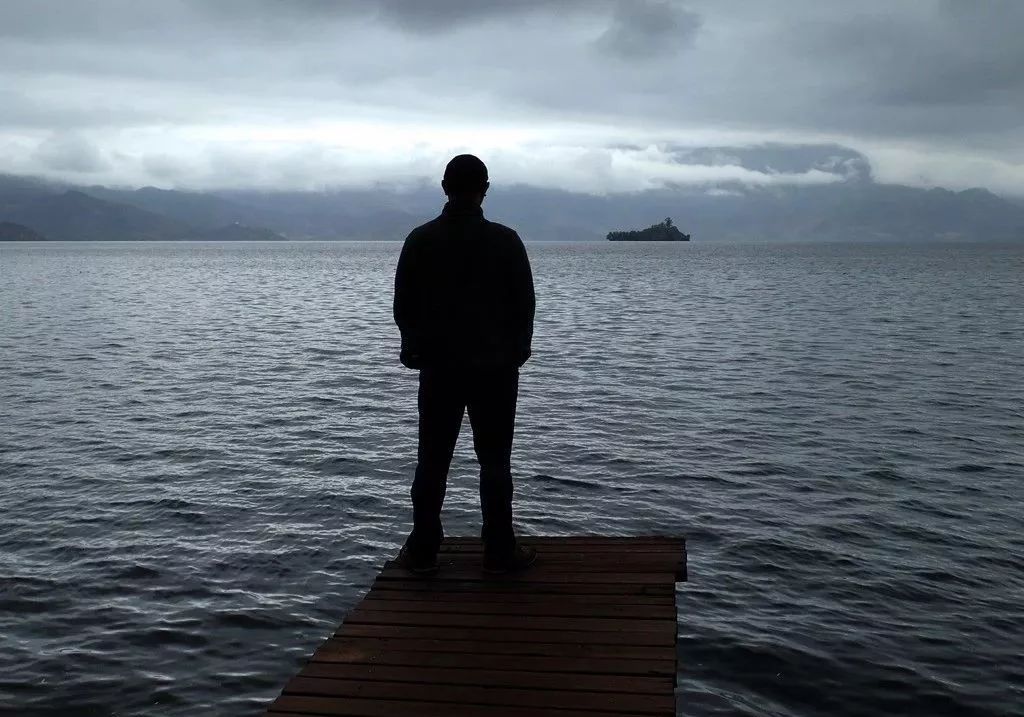 短视频国产 仿佛那小小屏幕里沸腾的短视海报